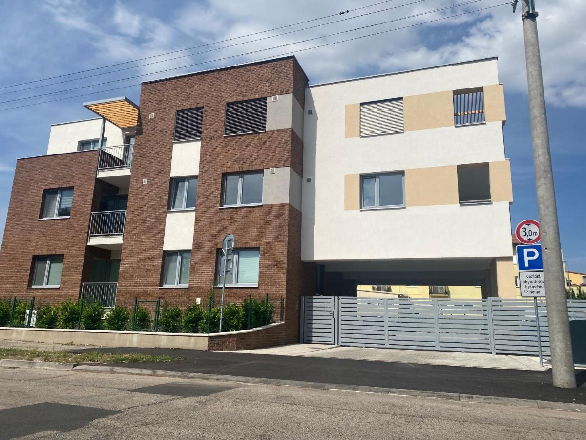 Maja Apartman Dunajská Streda Extérieur photo
